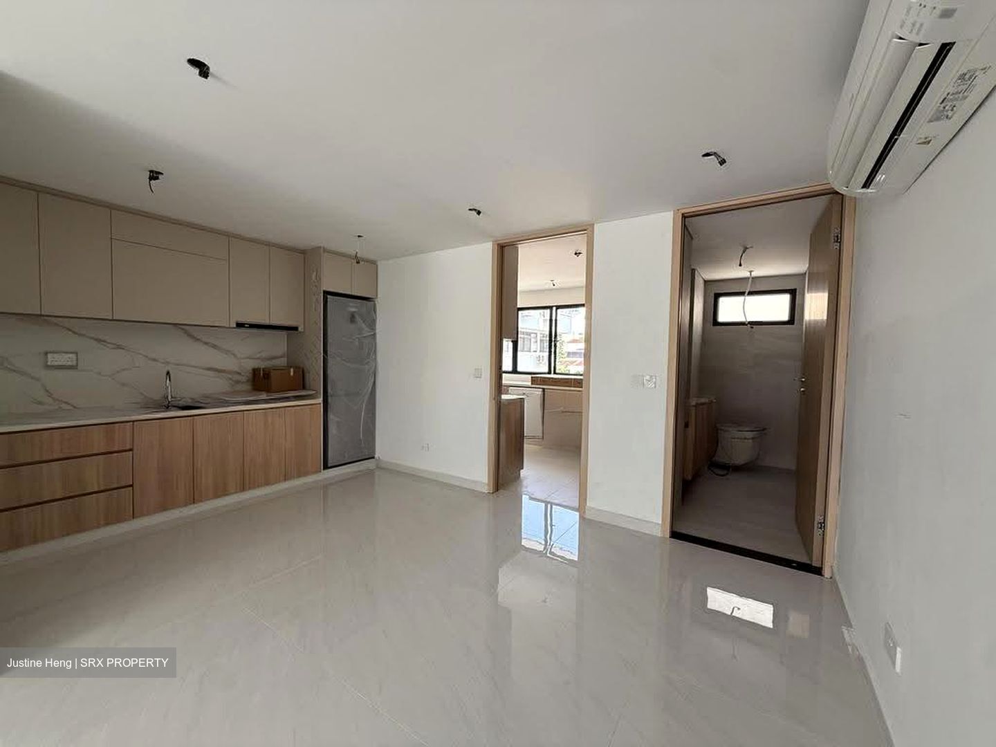 First Street (D15), Terrace #637374001